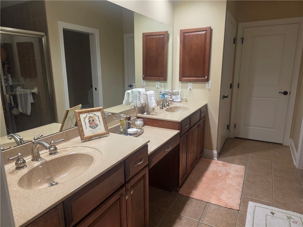 2000 Deacon Dr Unit, #2, Latrobe, PA 15650