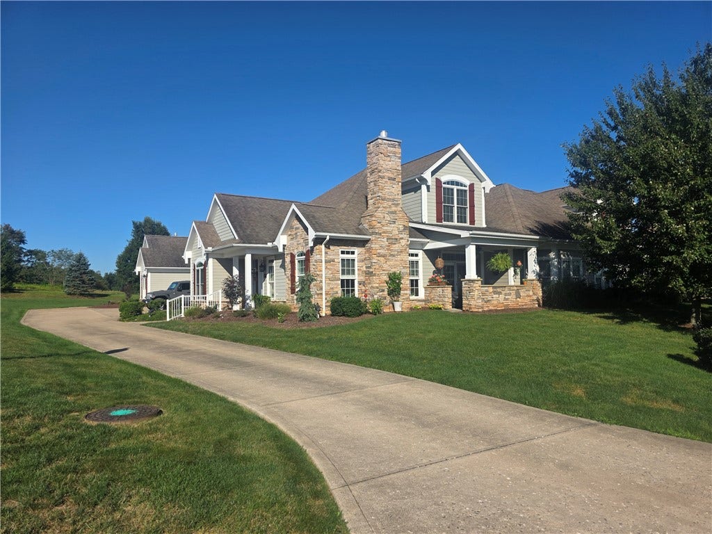 2000 Deacon Dr Unit, #2, Latrobe, PA 15650