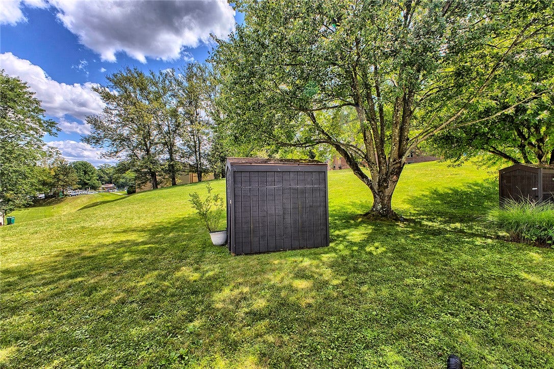 315 Dolomite Ct, Latrobe, PA 15650