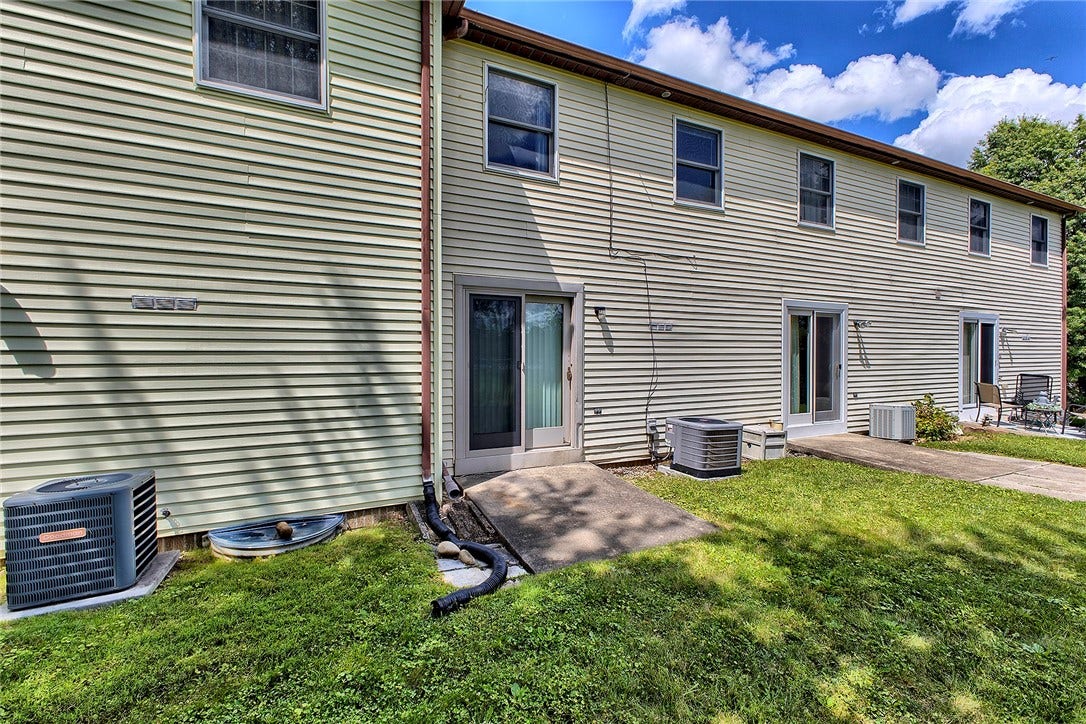 315 Dolomite Ct, Latrobe, PA 15650