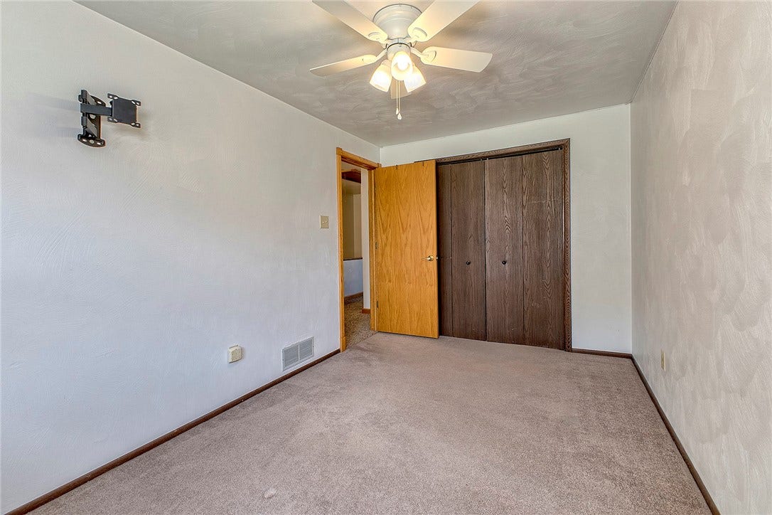 315 Dolomite Ct, Latrobe, PA 15650