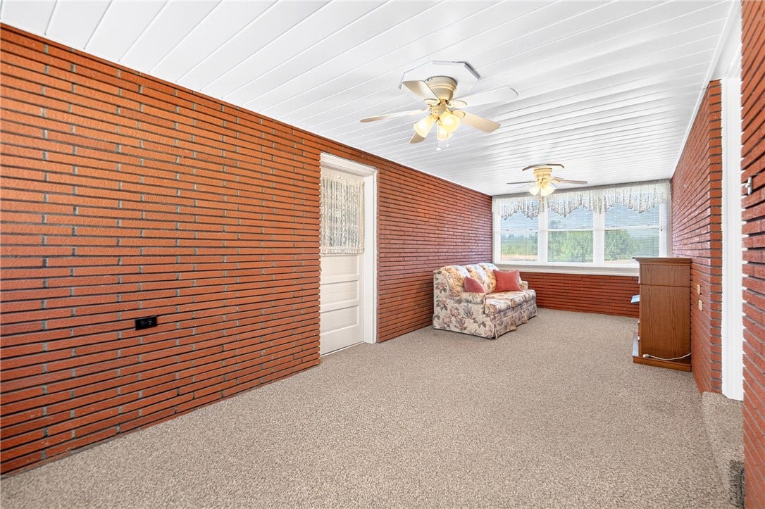 ENCLOSED SUNROOM~