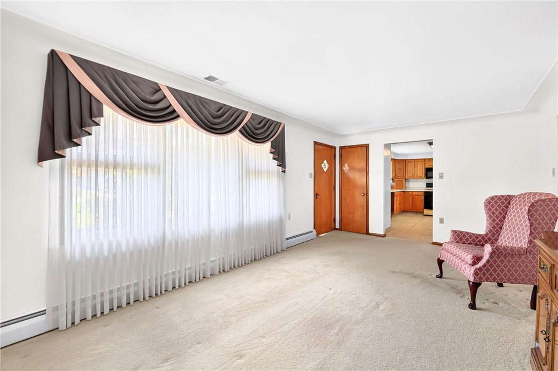 LARGE LIVING ROOM~