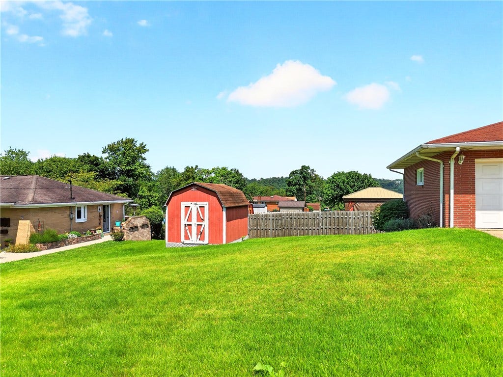 SIDE YARD W/SHED
