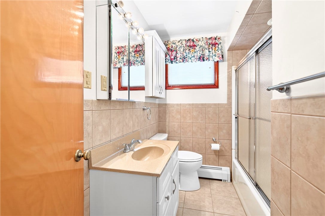 FULL BATHROOM ON MAIN FLOOR~