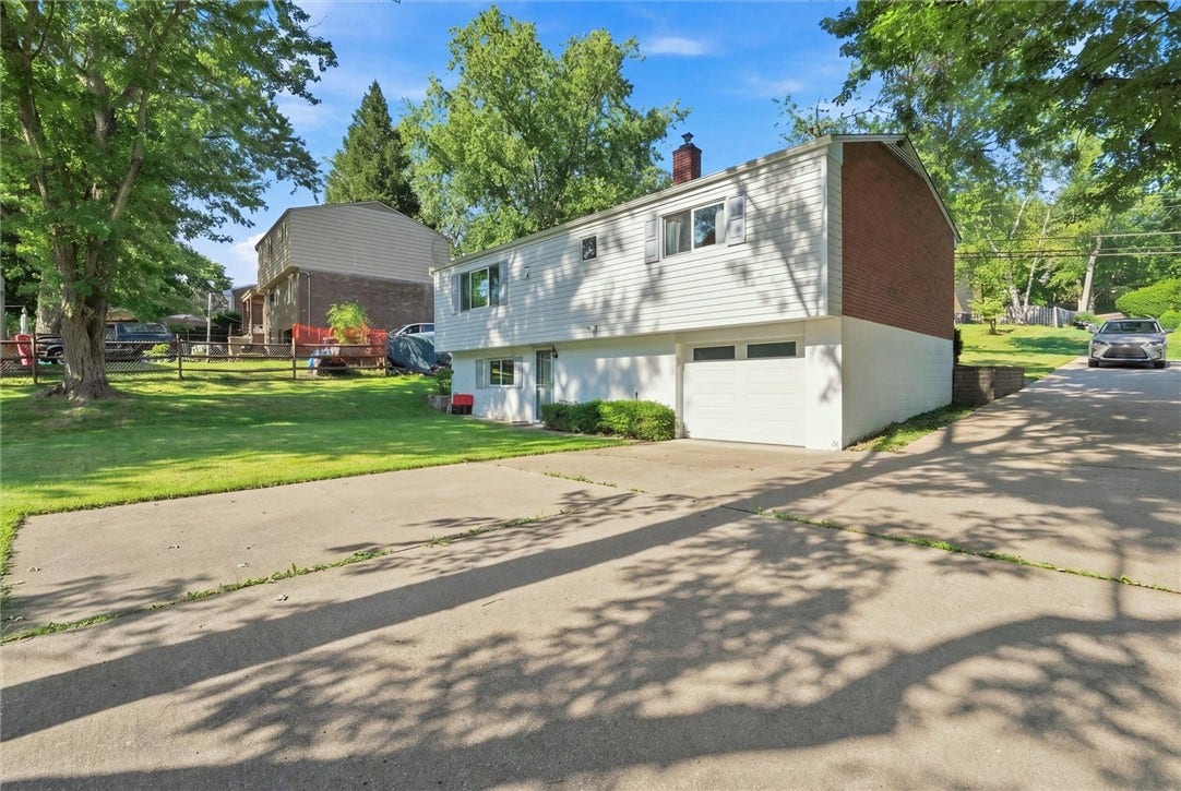 5968 Irishtown Rd, Bethel Park, PA 15102