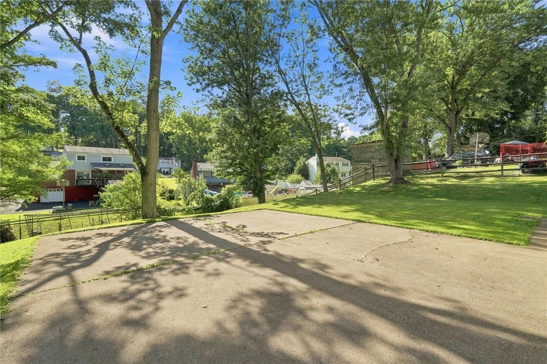 5968 Irishtown Rd, Bethel Park, PA 15102