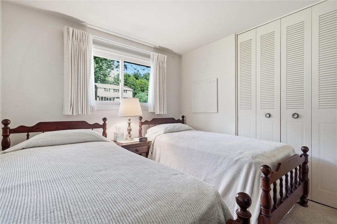 5968 Irishtown Rd, Bethel Park, PA 15102