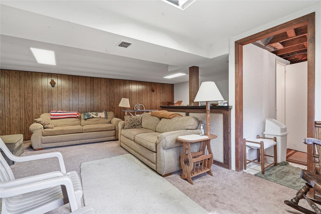 5968 Irishtown Rd, Bethel Park, PA 15102