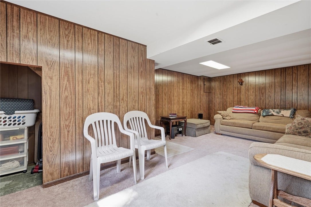 5968 Irishtown Rd, Bethel Park, PA 15102
