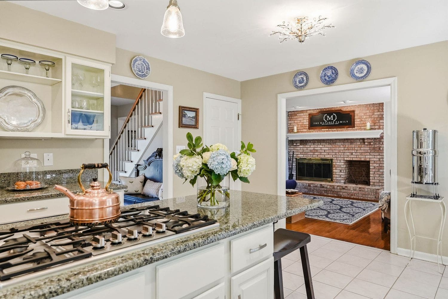 514 Hollydale Drive, Bethel Park, PA 15102