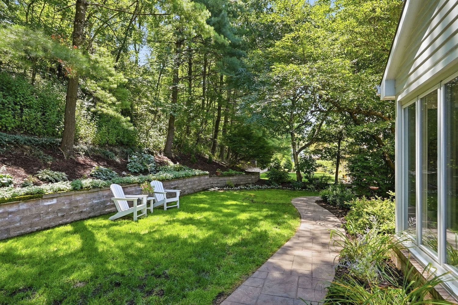 514 Hollydale Drive, Bethel Park, PA 15102