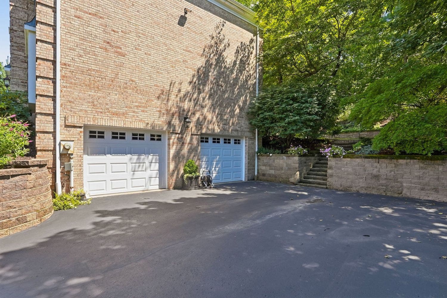 514 Hollydale Drive, Bethel Park, PA 15102