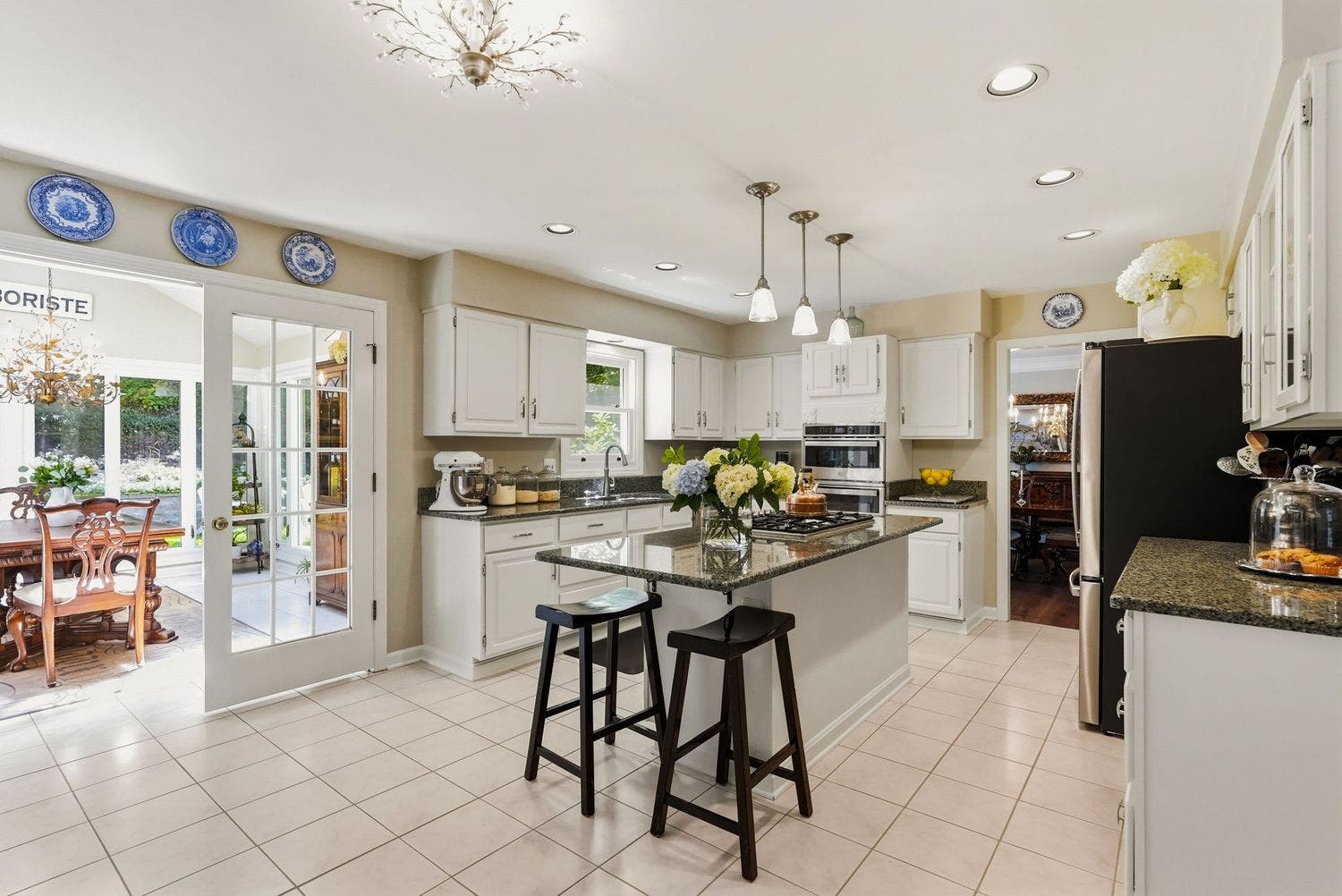 514 Hollydale Drive, Bethel Park, PA 15102