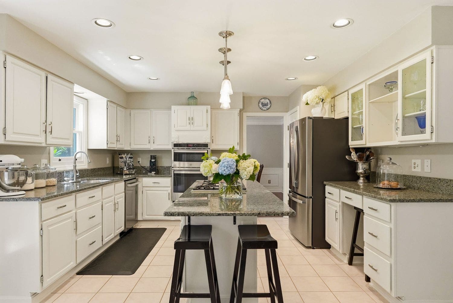 514 Hollydale Drive, Bethel Park, PA 15102