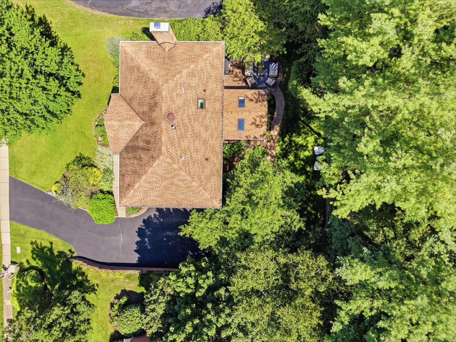 514 Hollydale Drive, Bethel Park, PA 15102