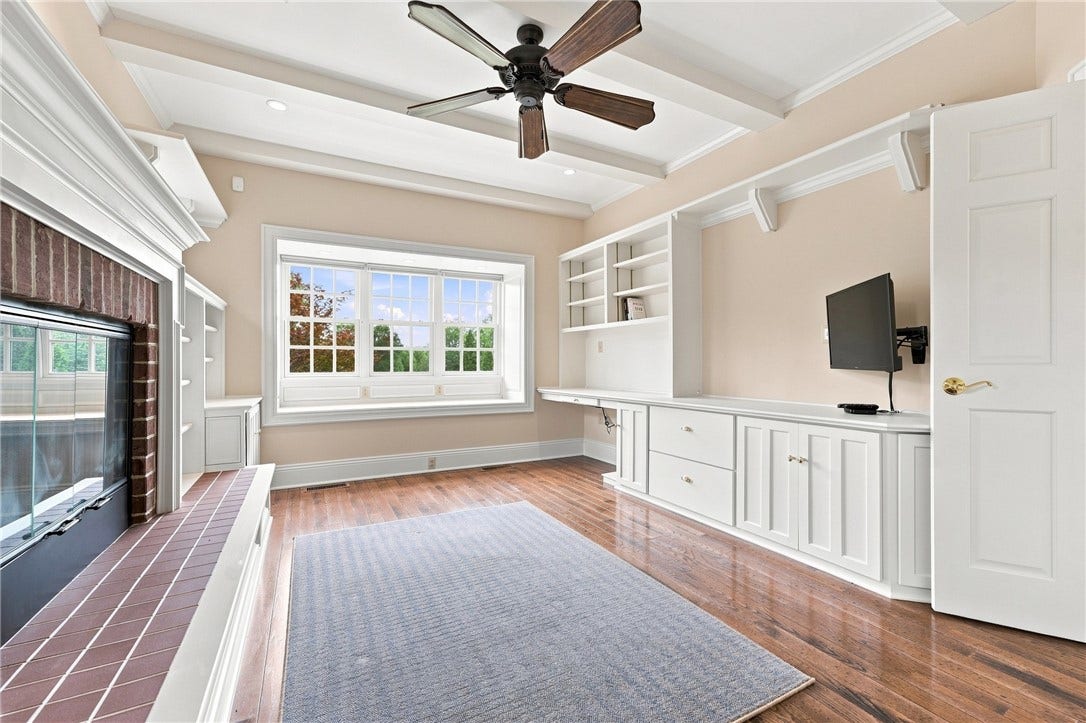 With the built-in desk and all the storage you'll never have a cluttered workspace.