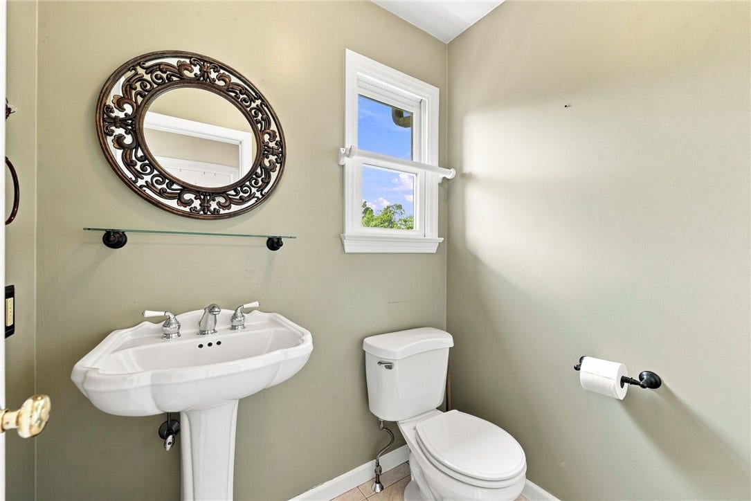 211 Plantation Dr, Greensburg, PA 15601