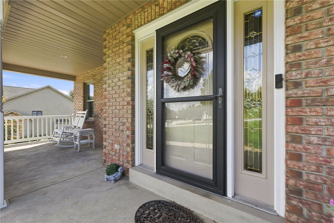 211 Plantation Dr, Greensburg, PA 15601