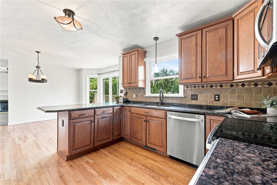 211 Plantation Dr, Greensburg, PA 15601