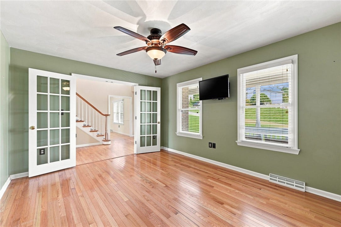 211 Plantation Dr, Greensburg, PA 15601