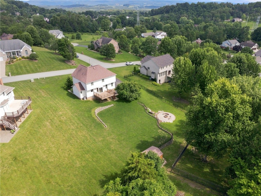 211 Plantation Dr, Greensburg, PA 15601