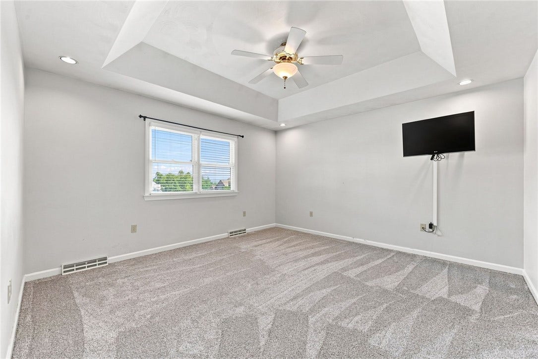 211 Plantation Dr, Greensburg, PA 15601
