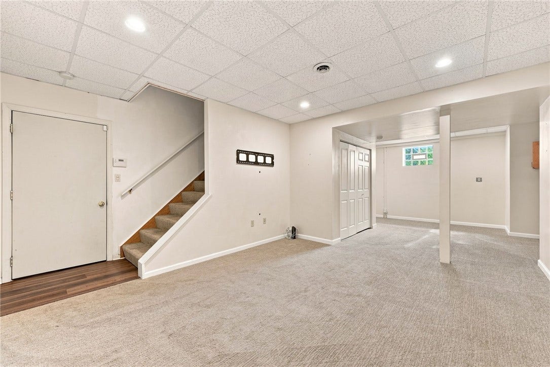 211 Plantation Dr, Greensburg, PA 15601