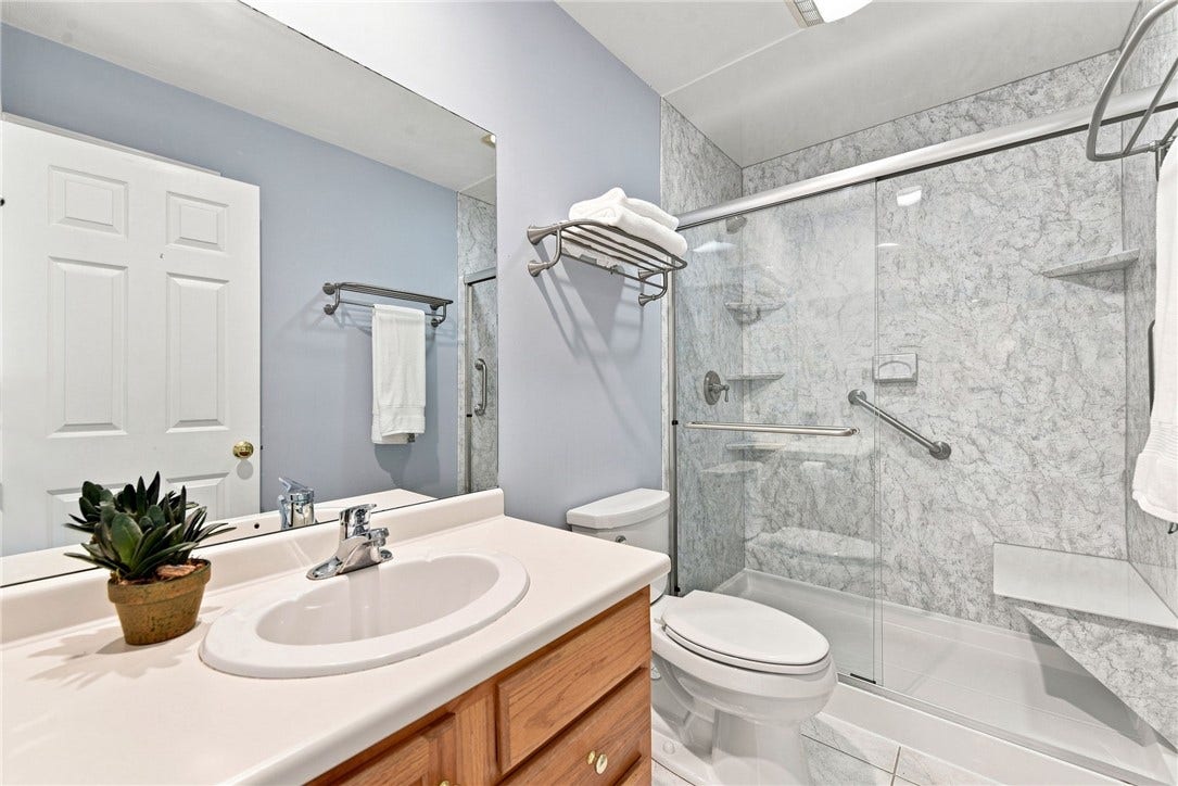 211 Plantation Dr, Greensburg, PA 15601
