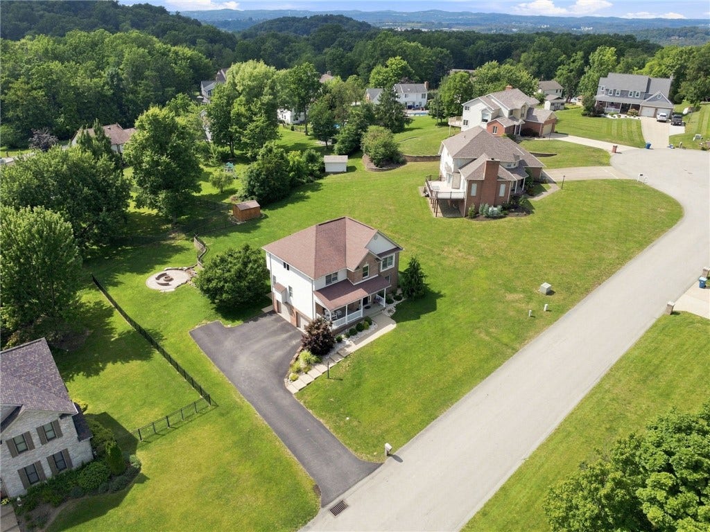 211 Plantation Dr, Greensburg, PA 15601