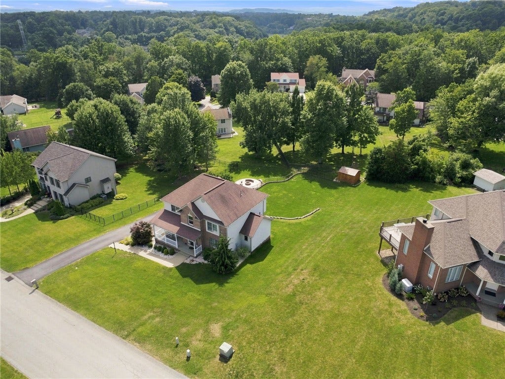 211 Plantation Dr, Greensburg, PA 15601