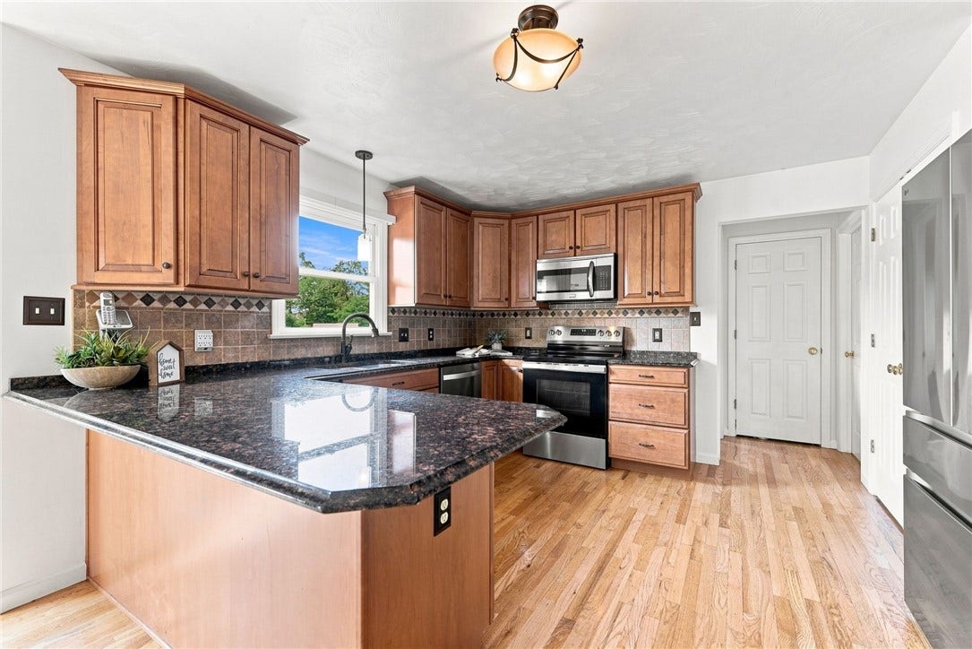 211 Plantation Dr, Greensburg, PA 15601
