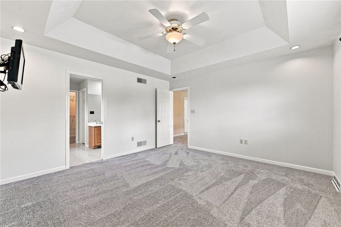 211 Plantation Dr, Greensburg, PA 15601