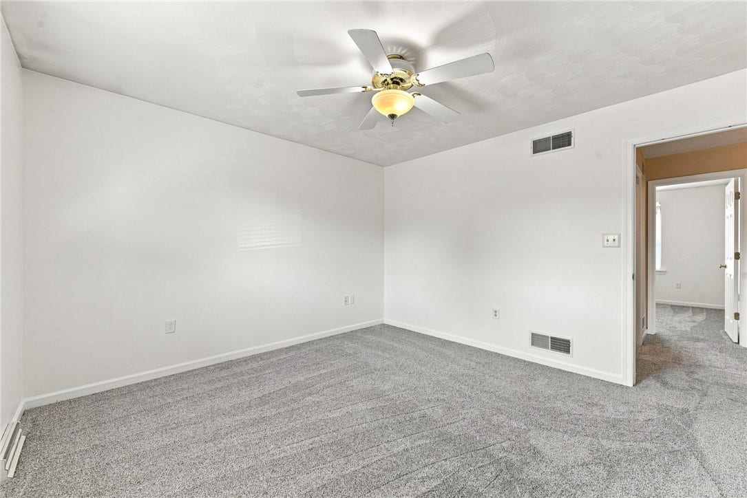 211 Plantation Dr, Greensburg, PA 15601