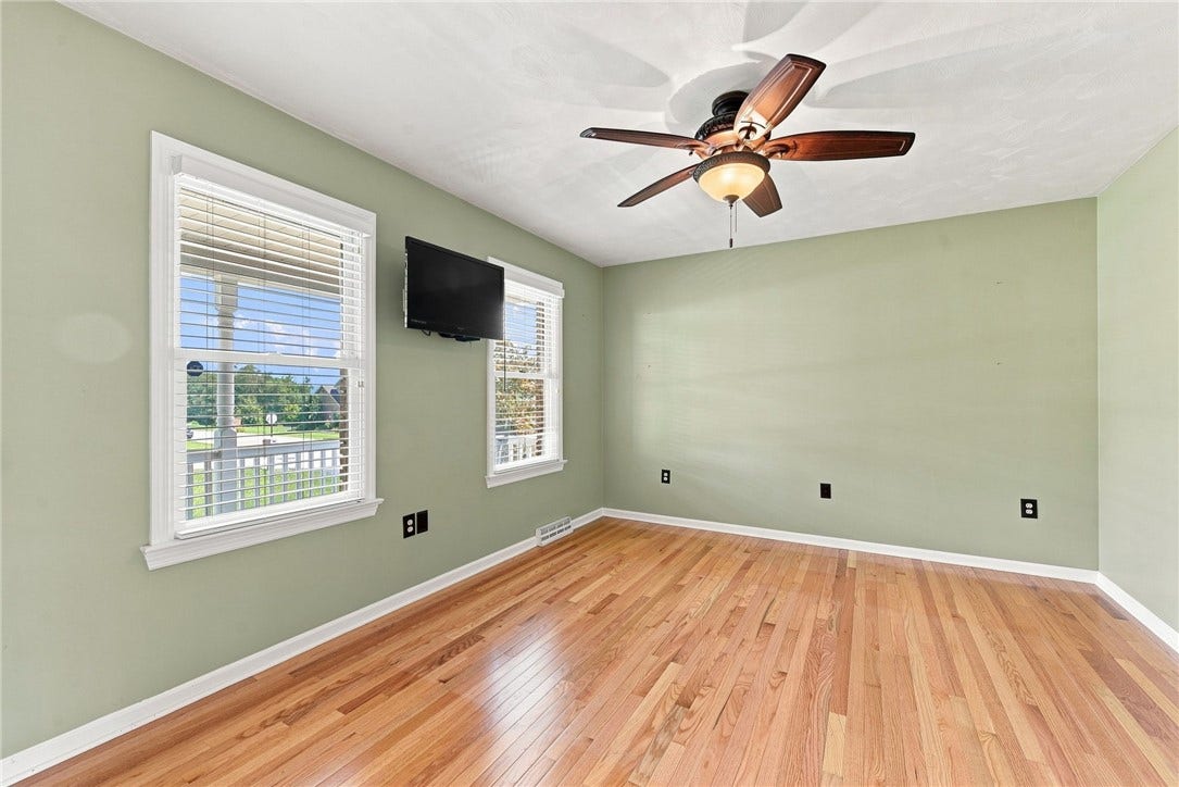 211 Plantation Dr, Greensburg, PA 15601