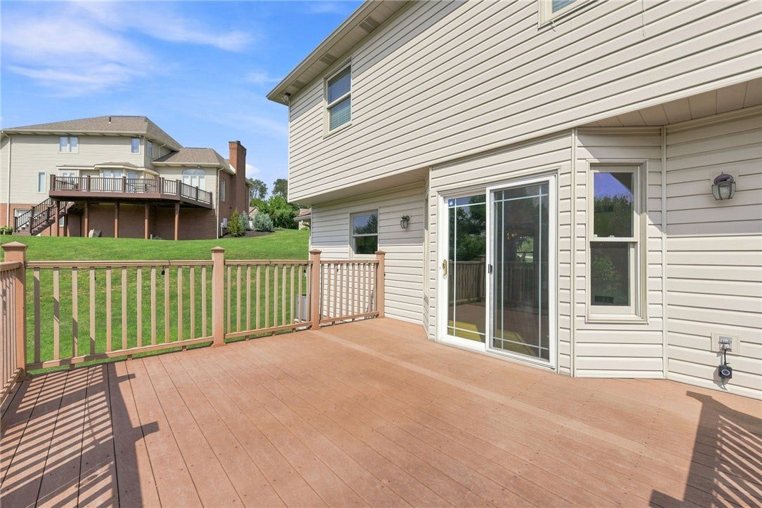 211 Plantation Dr, Greensburg, PA 15601