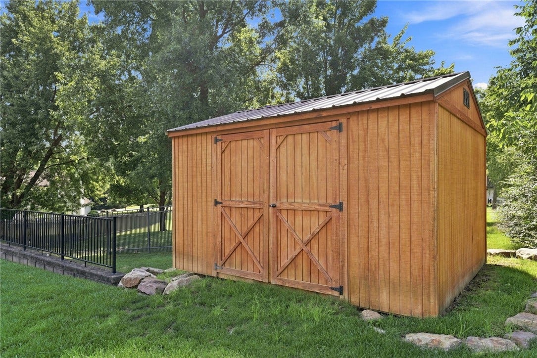 211 Plantation Dr, Greensburg, PA 15601