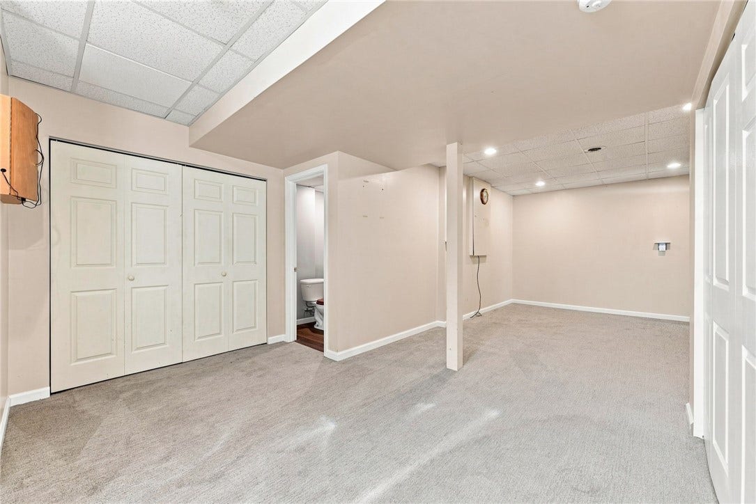 211 Plantation Dr, Greensburg, PA 15601