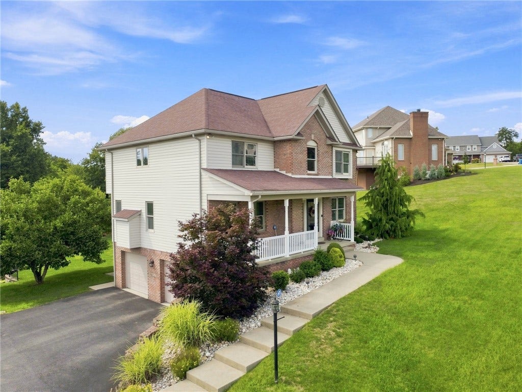 211 Plantation Dr, Greensburg, PA 15601