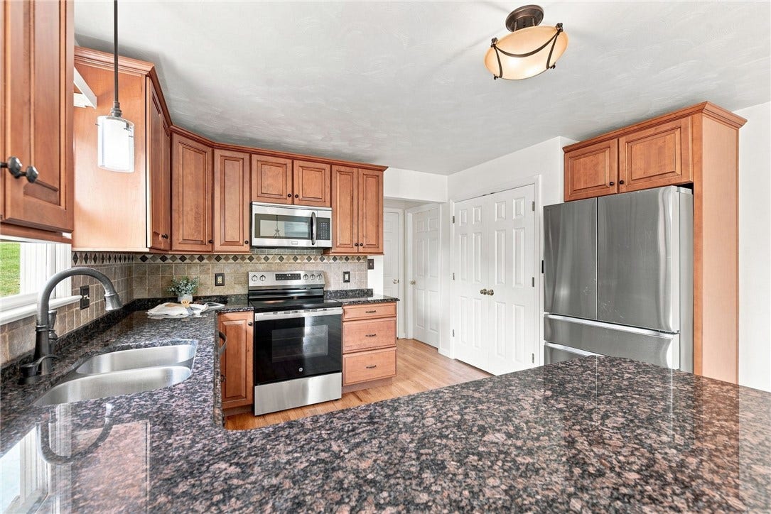 211 Plantation Dr, Greensburg, PA 15601