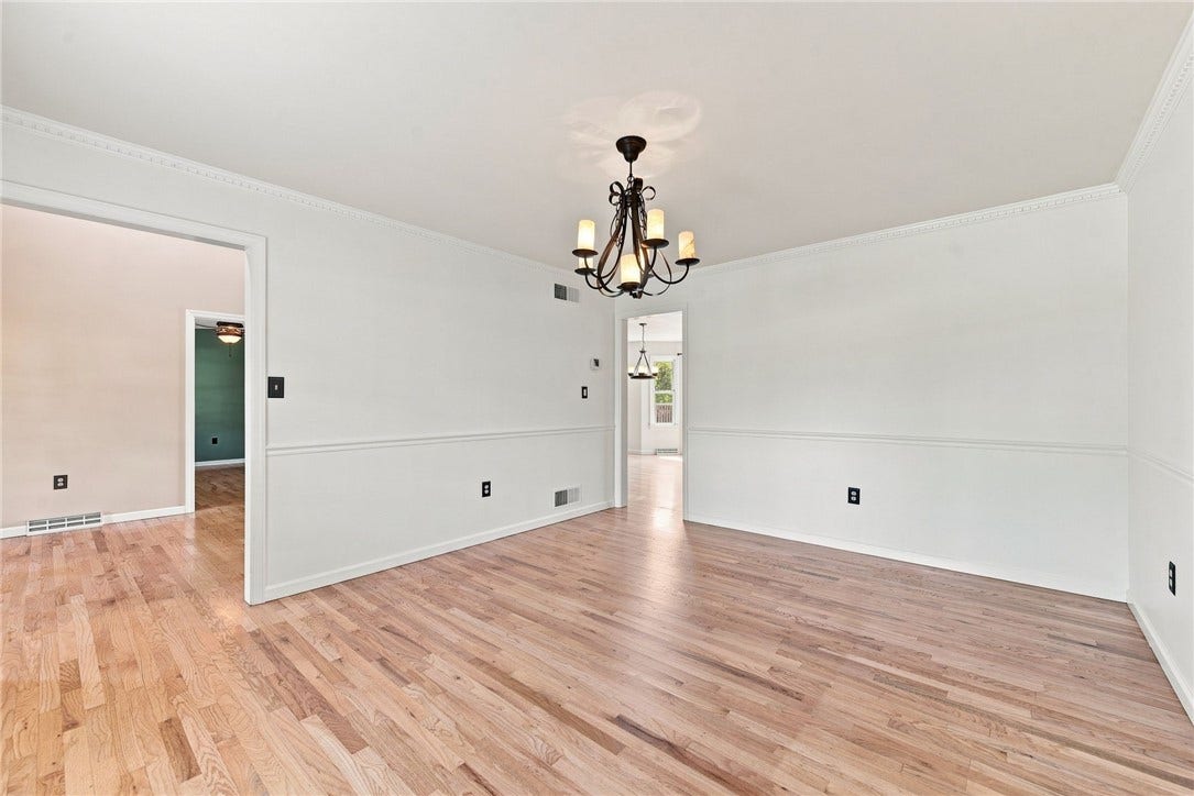 211 Plantation Dr, Greensburg, PA 15601