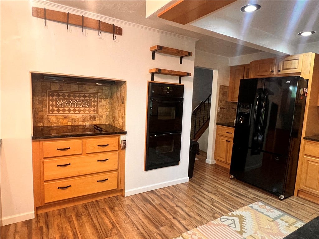 306 Black Walnut Dr, Greensburg, PA 15601