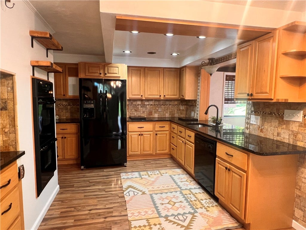 306 Black Walnut Dr, Greensburg, PA 15601
