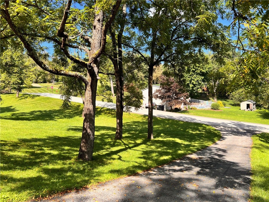 306 Black Walnut Dr, Greensburg, PA 15601