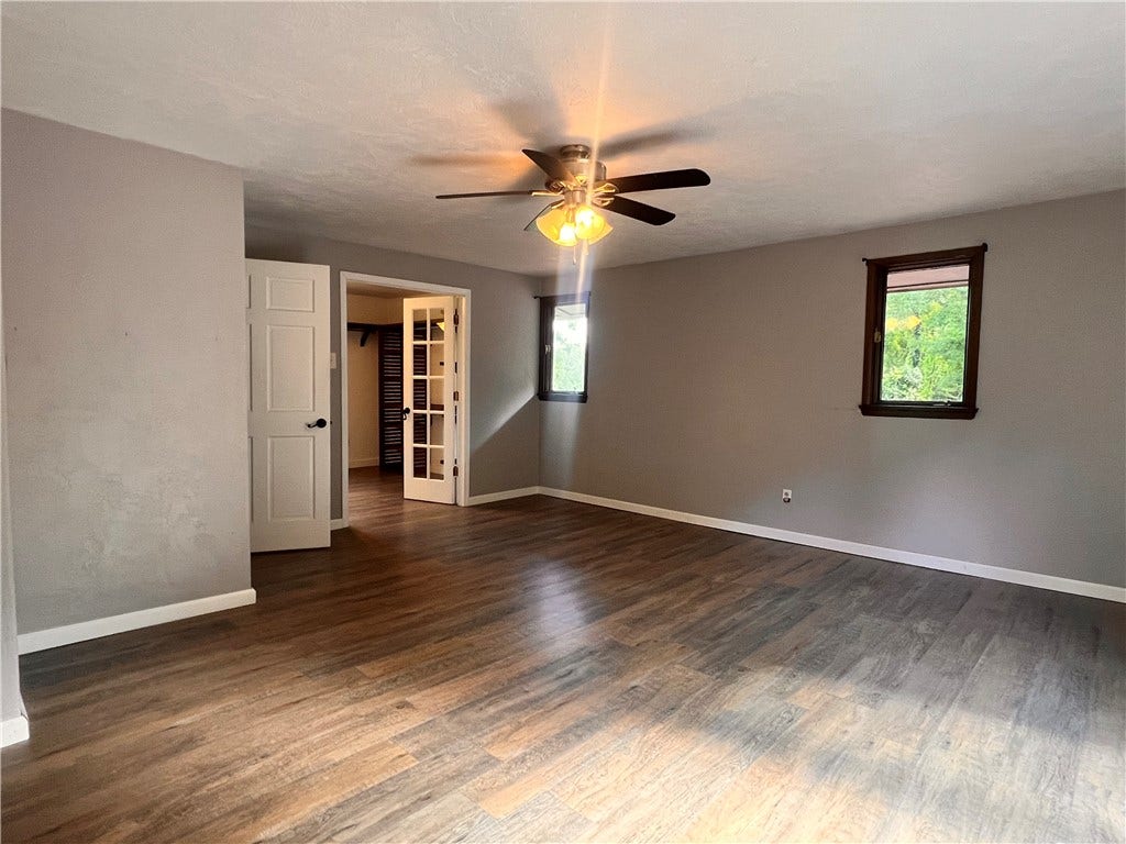 306 Black Walnut Dr, Greensburg, PA 15601
