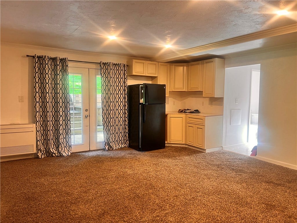 306 Black Walnut Dr, Greensburg, PA 15601
