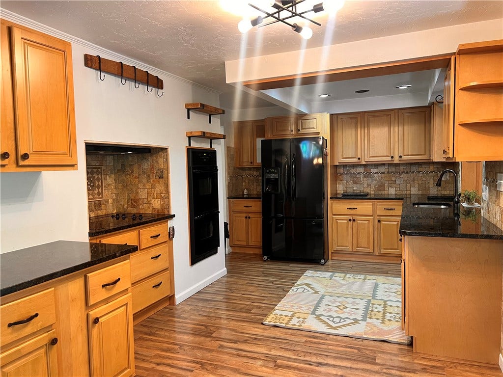 306 Black Walnut Dr, Greensburg, PA 15601
