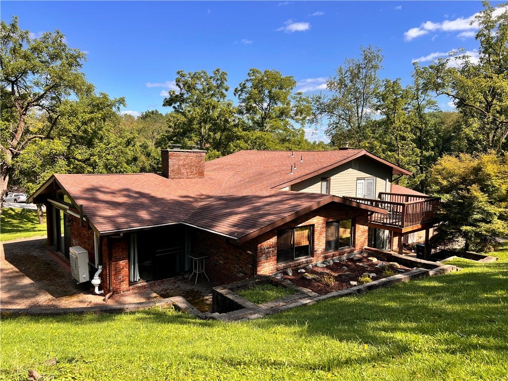 306 Black Walnut Dr, Greensburg, PA 15601