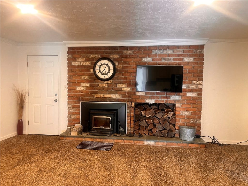 306 Black Walnut Dr, Greensburg, PA 15601