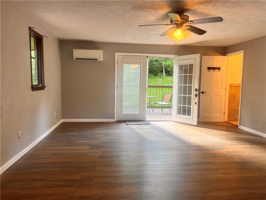 306 Black Walnut Dr, Greensburg, PA 15601